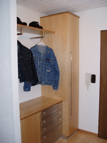 https://www.schreinerei-griesmeier.de/content/igal/bolle_garderobe-PG94GF-L-176.jpg